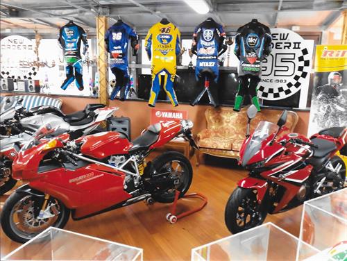 44_2018-esposizione-chaschi-e-moto-motogp